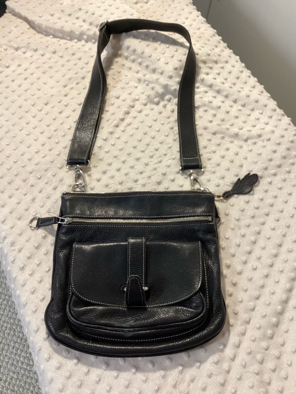 Roots Made in Canada Black Genuine Leather Side Saddle Crossbody Bag